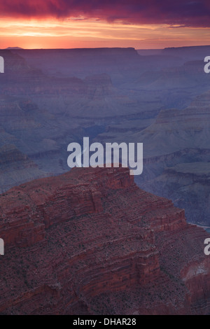 Sonnenuntergang am Hopi Point, South Rim, Grand Canyon Nationalpark in Arizona. Stockfoto