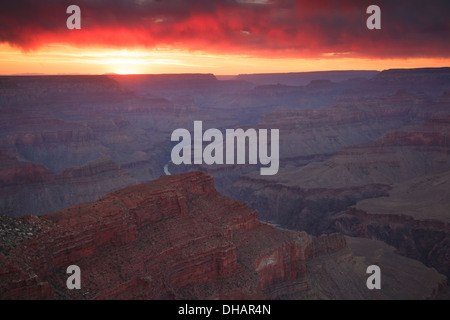 Sonnenuntergang am Hopi Point, South Rim, Grand Canyon Nationalpark in Arizona. Stockfoto