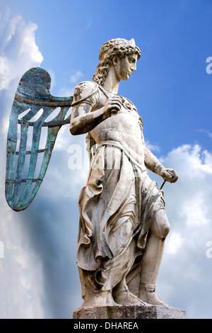 St. Michael - Statue von Raffaello da Montelupo Stockfoto