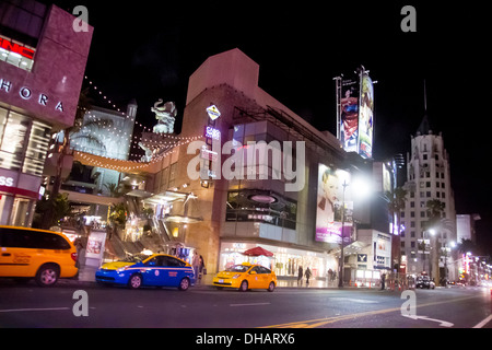 Hollywood und Highland Center auf dem Hollywood Boulevard mit Geschäften, Restaurants und die ehemaligen Grauman Chinese Theater jetzt TCM Ch Stockfoto