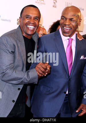 Sugar Ray Leonard Mike Tyson Mike Tyson "Mike Tyson: Undisputed Truth - Live On Stage" Grand Opening Show im MGM Grand Stockfoto