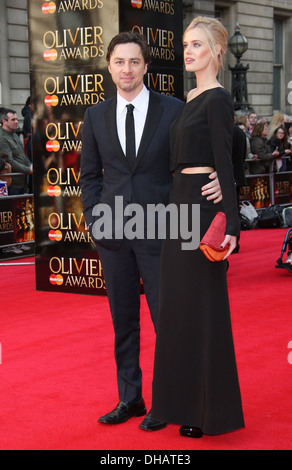 Zach Braff und Taylor Bagley Olivier Awards 2012 statt am Royal Opera House - Ankünfte London England - 15.04.12 Stockfoto