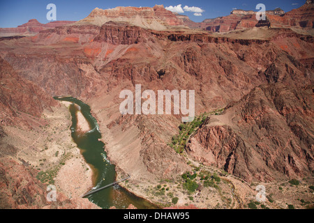 Silber-Brücke über den Colorado River aus dem South Kaibab Trail, Grand Canyon Nationalpark in Arizona. Stockfoto