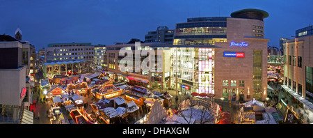 Dortmund Deutschland: auf der Weihnachts-Markt.  Alter Markt, Alter Markt, eines der größten Weihnachten Märkte der Welt Westfalia Stockfoto