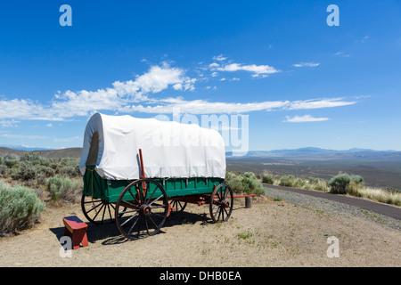 Planwagen am Wagen Feldlager, nationalen historischen Oregon Trail Interpretive Center, Bäcker, Oregon, USA Stockfoto