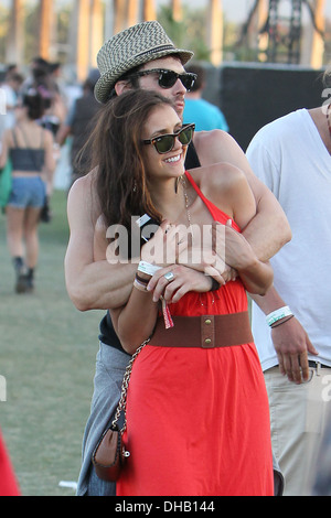 Nina Dobrev und Ian Somerhalder Promis am 2012 Coachella Valley Music and Arts Festival - Woche 1 Tag 3 Indio California - Stockfoto