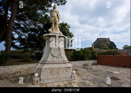 Statue des Grafen Schulenburg vor der Festung in Korfu, Griechenland. Stockfoto