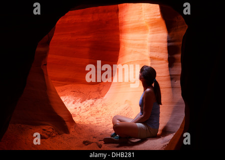 Ein Besucher im Canyon X Slotcanyon, Page, Arizona. (Modell freigegeben) Stockfoto