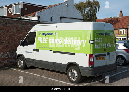 Die Genossenschaft Genossenschaft Supermarkt Laden Haus Lieferwagen York North Yorkshire England Vereinigtes Königreich GB Großbritannien Stockfoto