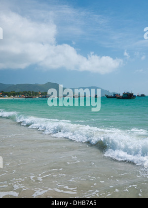 Ein Blick auf Hai Beach und das Südchinesische Meer.  Con Son Insel, Con Dao Islands, Vietnam. Stockfoto