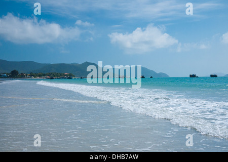 Ein Blick auf Hai Beach und das Südchinesische Meer.  Con Son Insel, Con Dao Islands, Vietnam. Stockfoto