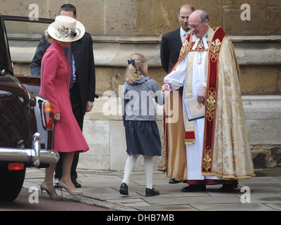 Sophie Gräfin von Wessex Prinz Edward Earl of Wessex und Lady Louise Windsor kommen am Sankt-Georgs Kapelle in Windsor Stockfoto