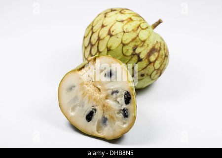 Cherimoya. Custard Apple Querschnitt. Stockfoto