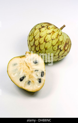 Cherimoya. Custard Apple Querschnitt. Stockfoto