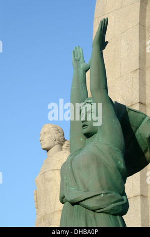 Art Deco Woman Statue mit Ausgestreckten Armen Monument aux Morts d'Orient war Memorial Vallon des Auces Marseille Provence France Stockfoto