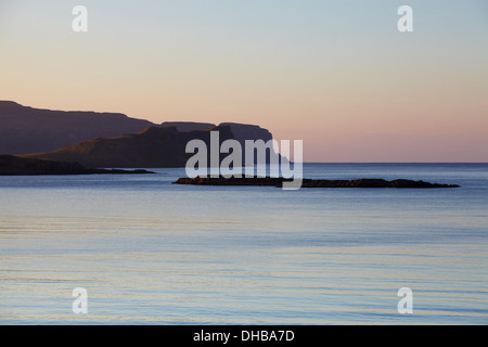 Dezente Farben in diesem Blick über Loch Highland in Richtung Halbinsel Minginish, Isle Of Skye, Schottland Stockfoto