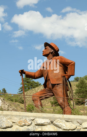 Statue von Bergsteiger Edward Whymper in der Nähe von L'Argentière-le-Bessée Nationalpark Ecrins französische Alpen Frankreich Stockfoto