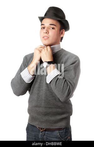 Hübscher junger Mann mit schwarzem Hut. Isoliert Stockfoto