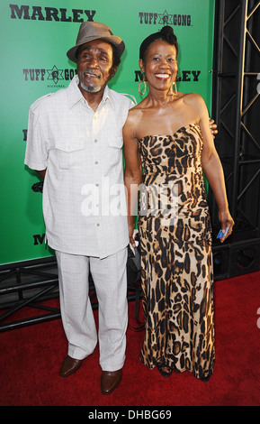 Lloyd McDonald und Gast Los Angeles Premiere von Magnolia des Bildes "Marley" statt im Dome am Arclight Hollywood - Ankünfte Stockfoto