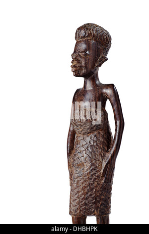 Afrikanische Statue eines Mädchens in einem Kleid aus Mahagoni über weiße knielang Stockfoto