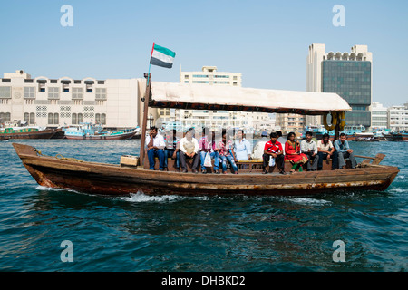 traditionellen Abra Fähre auf dem Creek River in Dubai Vereinigte Arabische Emirate VAE Stockfoto
