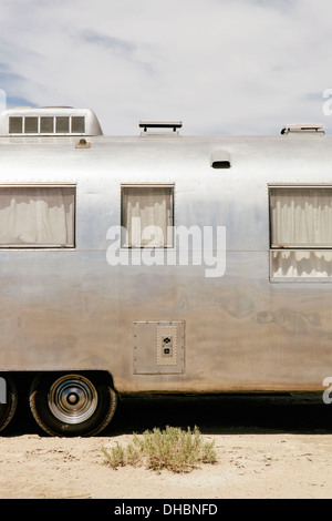 Eine Vintage Airstream Silber Unterkunft Wohnwagen geparkt auf den Bonneville Salt Flats während Speed Week. Stockfoto