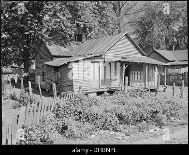 Exterieur der drei Zimmer-Haus, das für 4 $ monatlich vermietet. Diese Eigenschaft, ehemals im Besitz von einem Kohle-Bergbau-Unternehmen, ist... 541175 Stockfoto