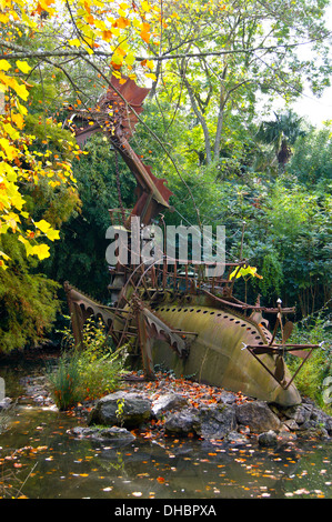 "Tholus" Steampunk Skulptur eines Drachen von Tom Petrusson, 1993, Jardin Japonais, Toulouse, Haute-Garonne, Frankreich Stockfoto