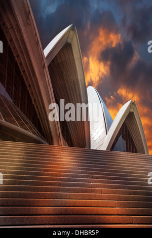 Eine abstrakte dramatischen schwarz-weiß und Farbe Fotographie des Sydney Opera House, Sydney, Australien. Stockfoto