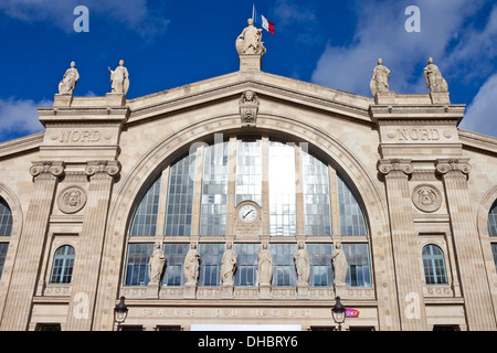 Der Haupteingang zum Bahnhof Gare du Nord in Paris. Stockfoto