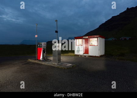 Tankstelle auf dem Lande, South Coast, Island Stockfoto