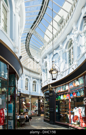 Geschäfte in der Royal Arcade im The Morgan Viertel Cardiff Stadtzentrum center South Glamorgan South Wales Großbritannien GB EU Europa Stockfoto