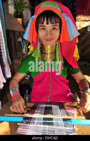 Bergvölker im Norden Thailands – A Long Neck Karen Woman (Mae Hong Son) Stockfoto