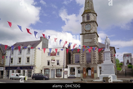 Selkirk Marktplatz mit Sir Walter Scott Statue und das alte Gerichtsgebäude, Grenzen, Schottland, UK Stockfoto