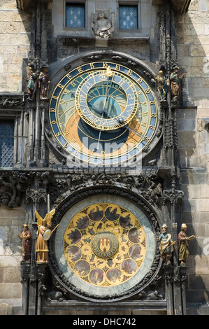 Orloj - Prag Astronomische Uhr an der Wand des Rathauses Stockfoto