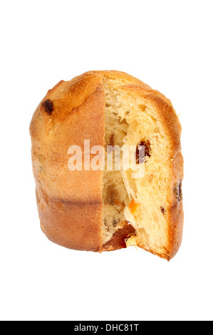 Panettone mit einer Scheibe ausschneiden, isoliert gegen weiß Stockfoto