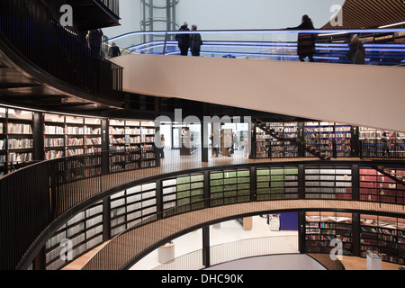 Innenansicht der Bibliothek von Birmingham, UK eröffnete kürzlich in 2013. Stockfoto