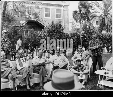 Foto von einigen der Reporter montiert im Garten von Little White House in Key West, Florida, für... 200552 Stockfoto