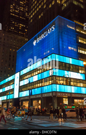 Barclays-Gebäude in der Nacht, NYC Stockfoto