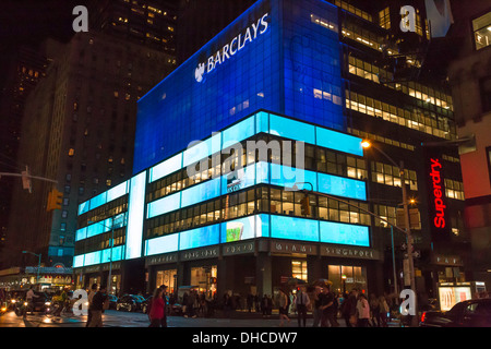 Barclays-Gebäude in der Nacht, NYC Stockfoto
