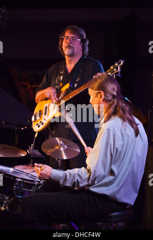 CHRIS und DAN BRUBECK der Gebrüder BRUBRECK Vorform in der Diskothek auf dem Monterey Jazz Festival - MONTEREY, Kalifornien Stockfoto