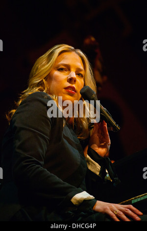 DIANA KRALL spielt Klavier und singt auf der Jimmy Lyons Bühne auf dem Monterey Jazz Festival - MONTEREY, Kalifornien Stockfoto