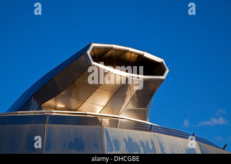 Eine abstrakte Sicht einer der Kuppeln des ehemaligen Pop-Museums jetzt Hallam Universität Hubs Sheffield South Yorkshire UK Stockfoto