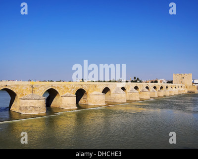 Puente Romano - Römerbrücke in Córdoba, Andalusien, Spanien Stockfoto