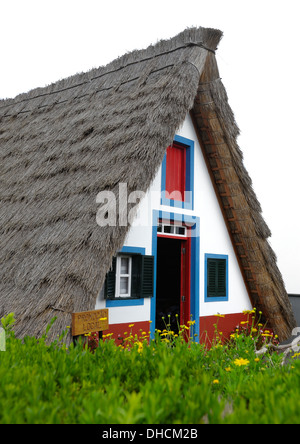 Madeira Portugal.Traditional Palheiro A Holzhaus im Dorf Santana. Stockfoto