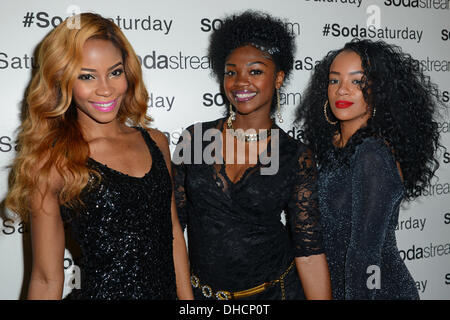 London, UK. 6. November 2013. SodaStream Samstag Nächte im Launch-Party (Whiteleys Shopping Centre, Queensway, London. © siehe Li/Alamy Live News Stockfoto