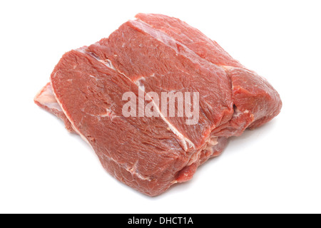 Stück rohes Rindfleisch auf weiß Stockfoto