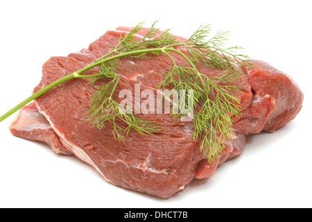 Stück rohes Rindfleisch auf weiß Stockfoto