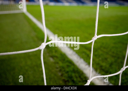 Ein Blick auf ein Torpfosten und Ziel netto auf dem Fußballplatz Stockfoto