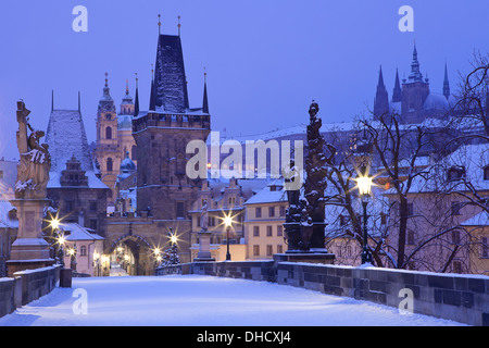 Tschechische Republik - Prag - Karlsbrücke in Wintermorgen Stockfoto